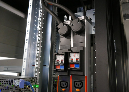 201807_scaleway_dc5_salle_10.jpg